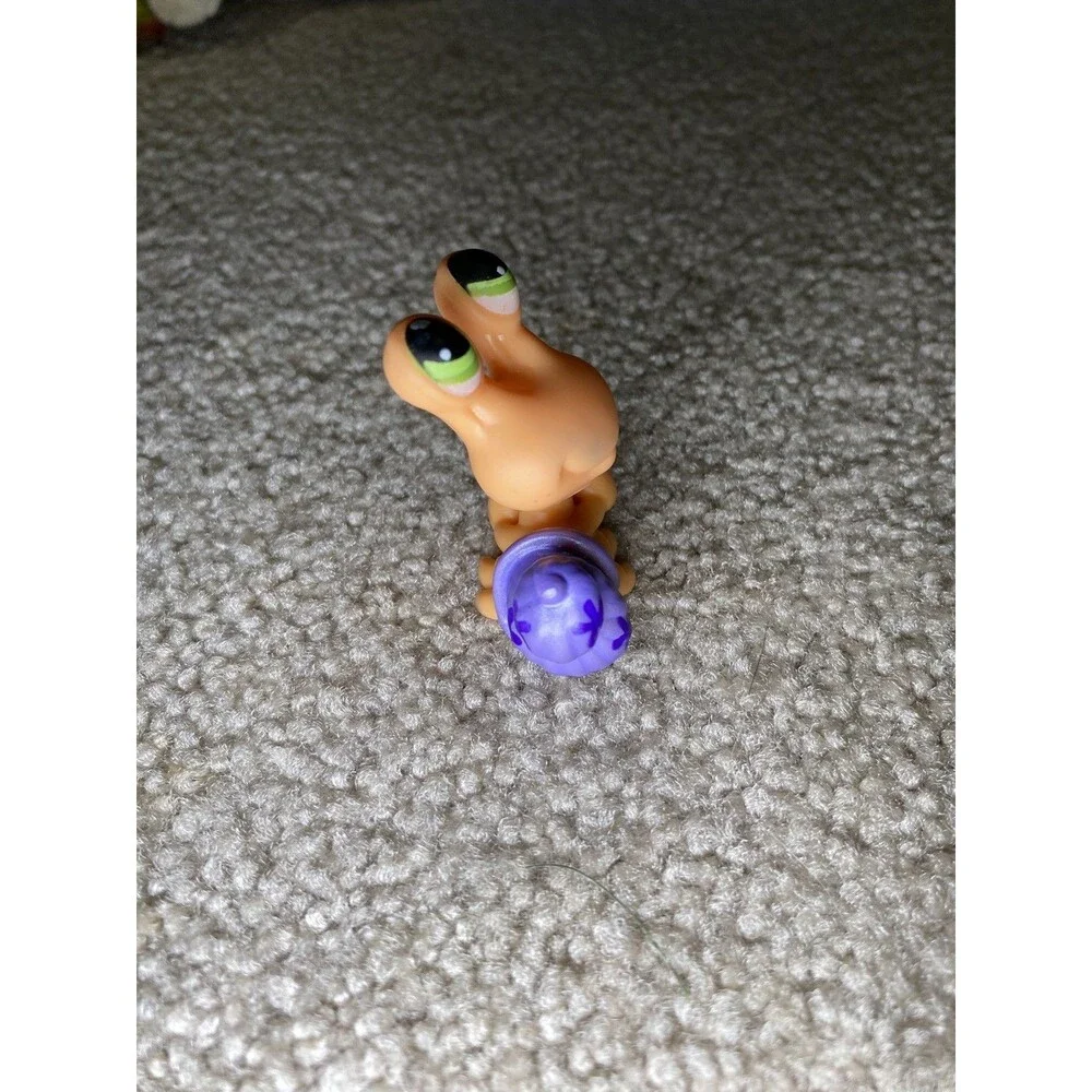 Hasbro Littlest Pet Shop #352 Hermit Crab Purple Star Shell Green Eyes Magnet